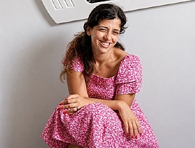 ילדה ולא אישה -  אוהב בהופעת בכורה